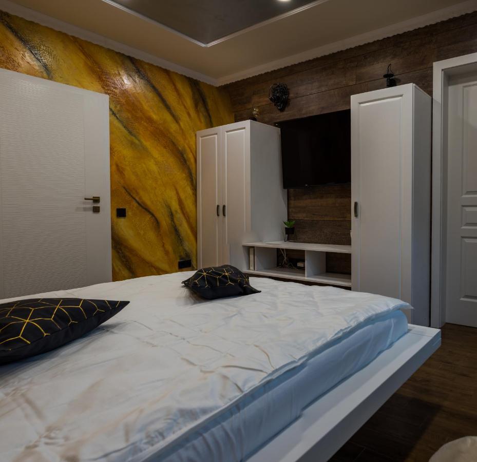 Apartmán Cyborg Flat Petroşani Exteriér fotografie